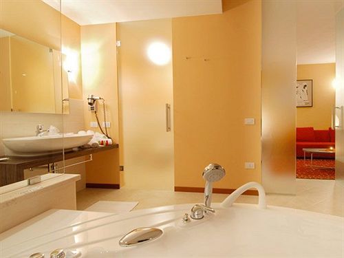 Rosso Frizzante Hotel Sorbara Buitenkant foto