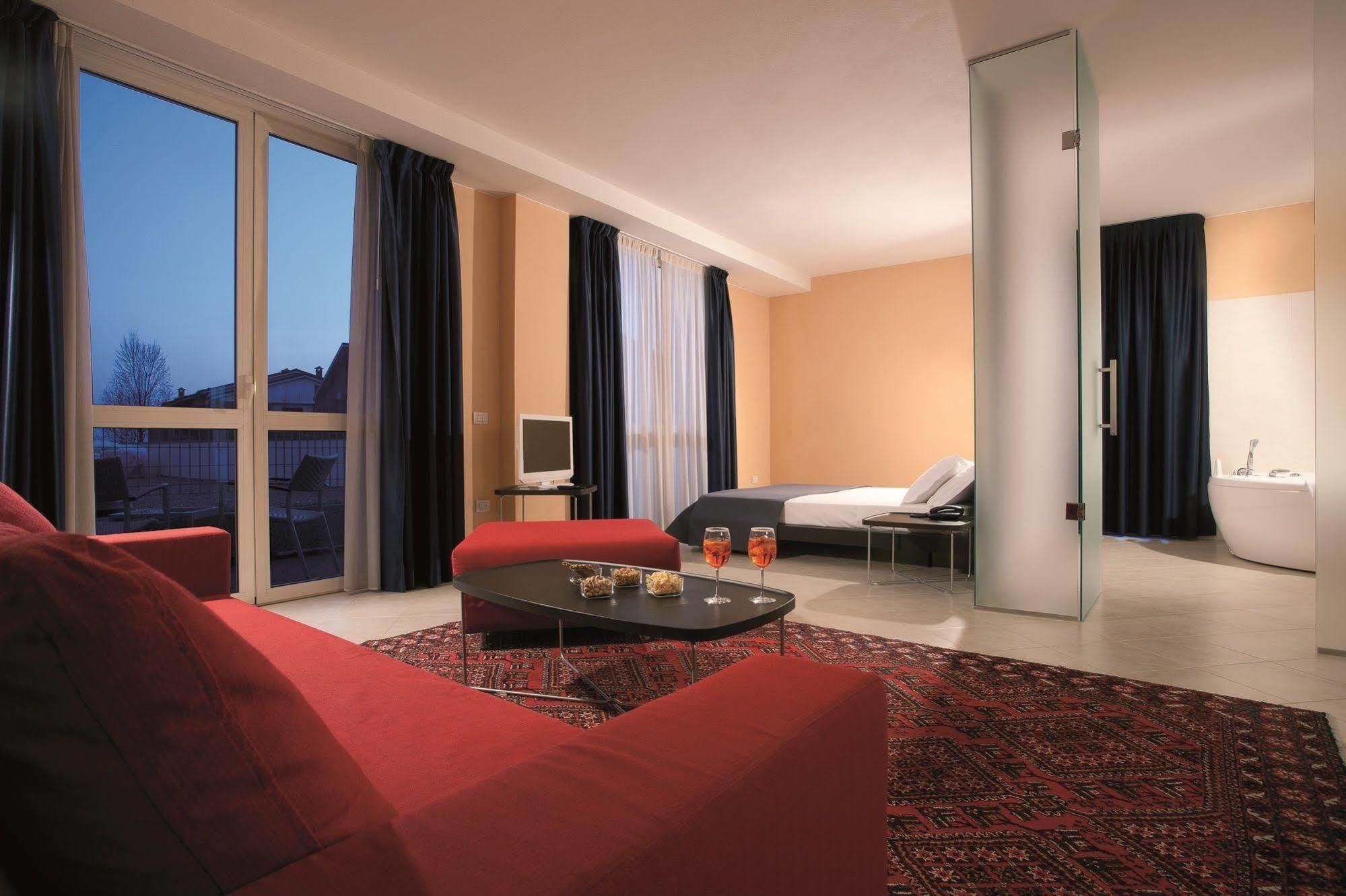 Rosso Frizzante Hotel Sorbara Buitenkant foto