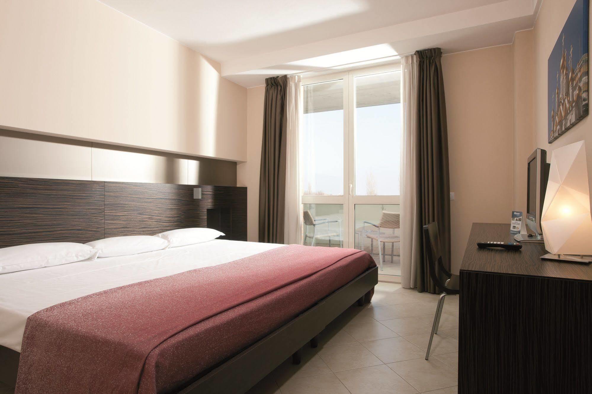 Rosso Frizzante Hotel Sorbara Buitenkant foto